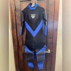 NWT Action plus men’s wetsuit NWT  Sz Large. Blue/black design. Made in the USA